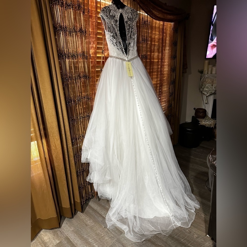 New Wedding gown ALLURE Bridals Wedding Gown Ivory Lace Dramatic Tulle 12 NWT